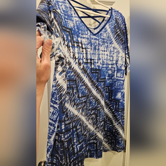 67 - Catherines plus size 1x blouse with crystals - Picture 3 of 7